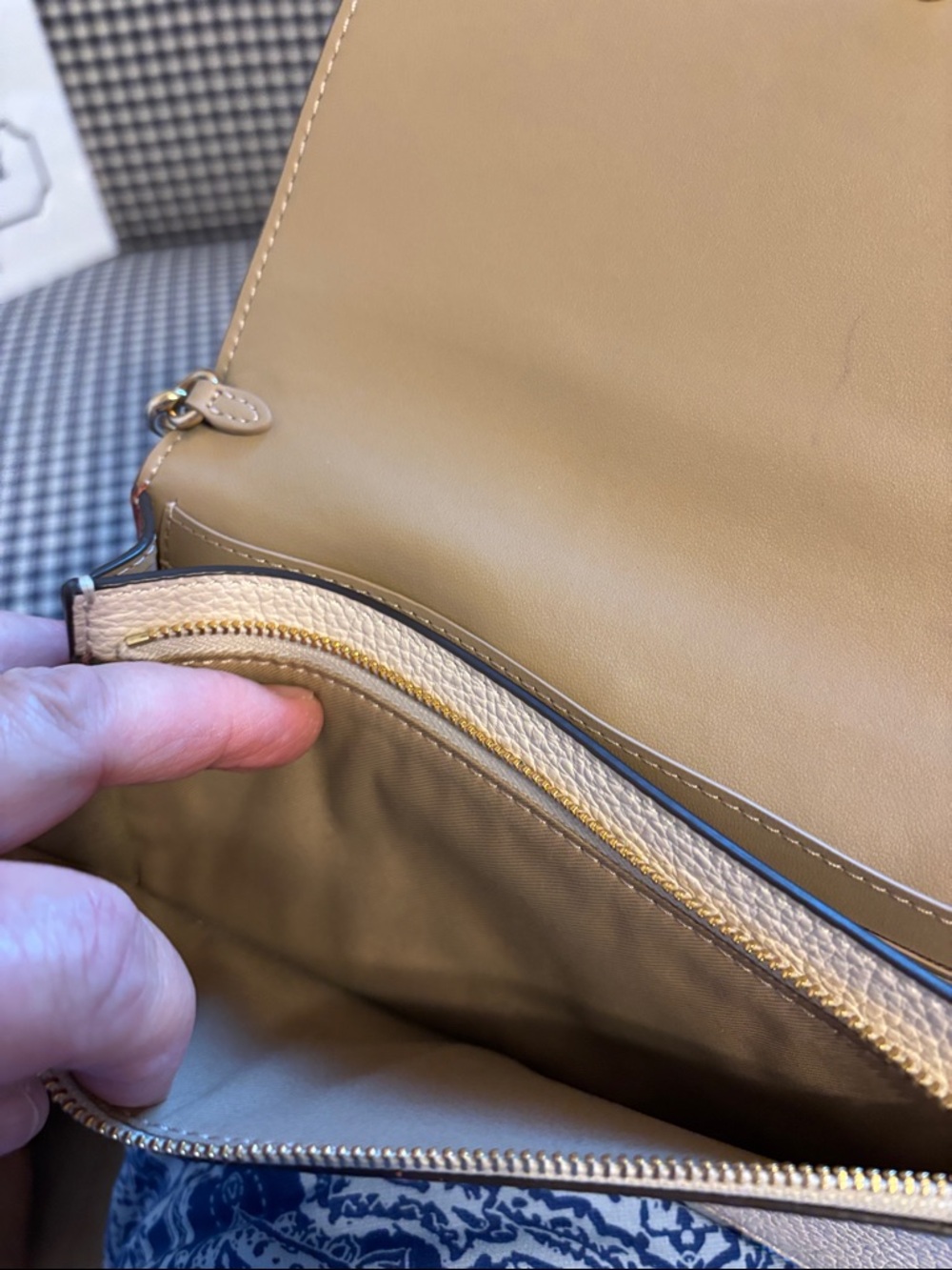 Coach Cream Crossbody with matching card holder - Picture 9 of 14